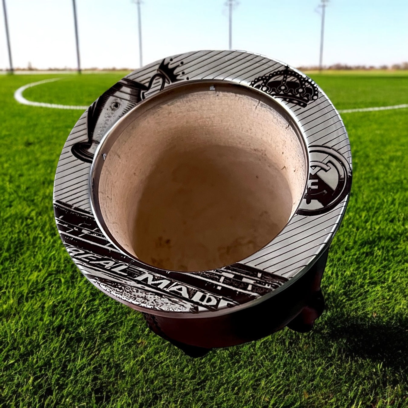 Mate Clásico Grabado diseño de Real Madrid- Estadio- Copas- Escudo