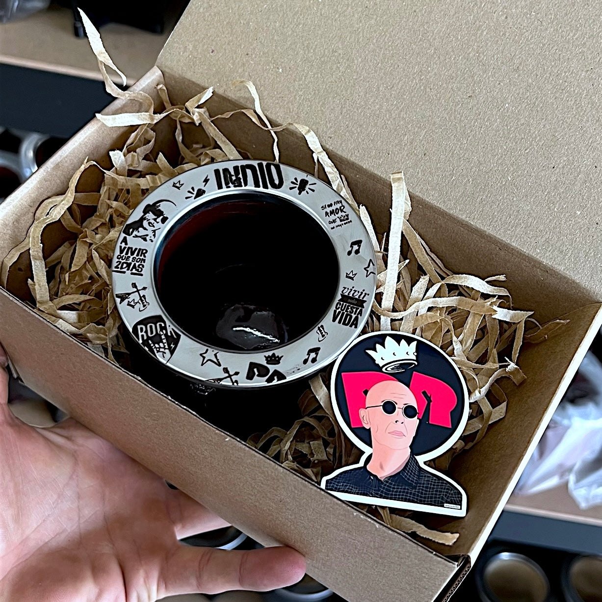Mate Indio Solari – Un regalo con alma de rockera
