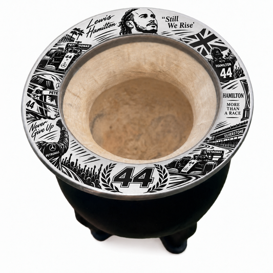 🛣️ Mate Diseño Lewis Hamilton – Grabado Láser